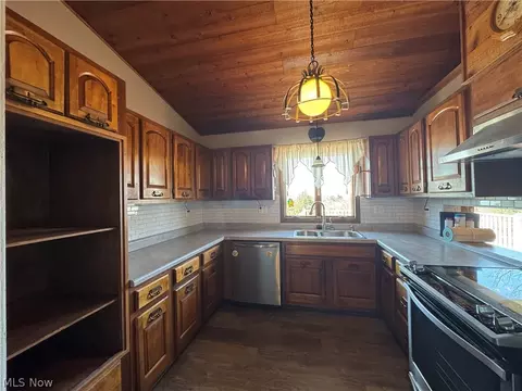 Kitchen - 52250 Sidon Rd, Dillonvale, OH 43917 photo 2 of 4