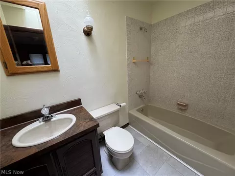 Bath - 52250 Sidon Rd, Dillonvale, OH 43917 photo 1 of 4