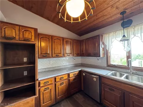 Kitchen - 52250 Sidon Rd, Dillonvale, OH 43917 photo 1 of 4