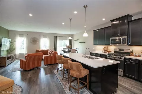 Kitchen - 1165 Meadow Run, Copley, OH 44321 photo 1 of 5