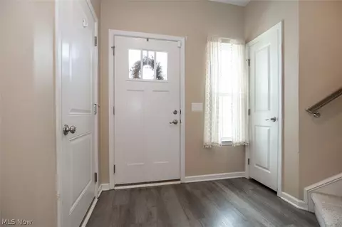 Entry Way - 1165 Meadow Run, Copley, OH 44321 photo 1 of 3
