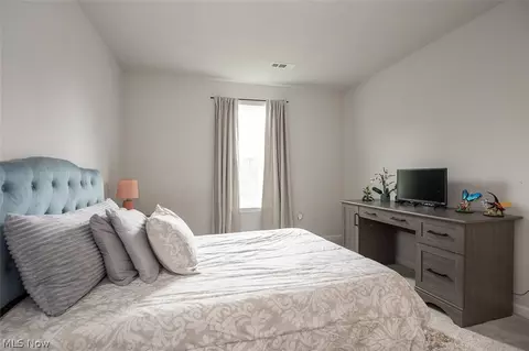Bedroom - 1165 Meadow Run, Copley, OH 44321 photo 6 of 8