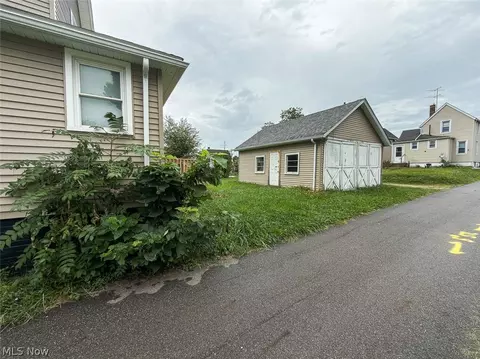 Exterior - 1747 5th St SE, Canton, OH 44707 photo 1 of 1