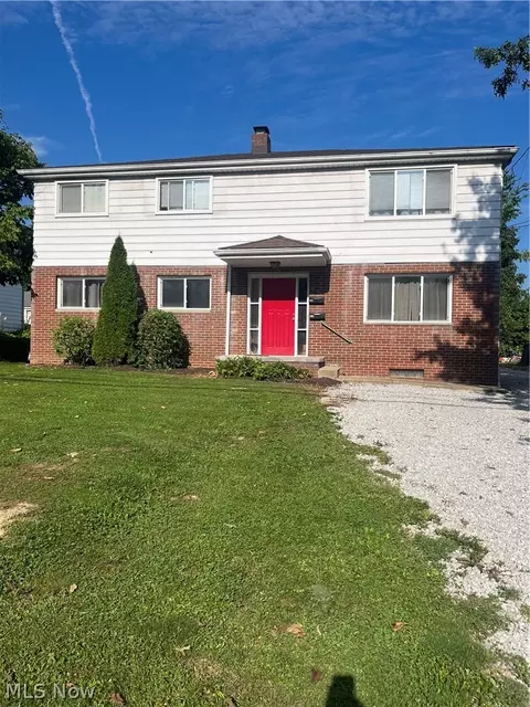 492-494 N Hawkins Ave, Akron, OH 44313