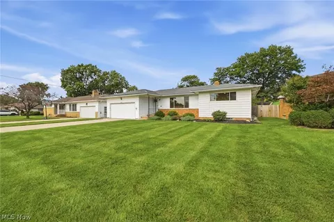 Exterior - 7930 Selwick Dr, Parma, OH 44129 photo 4 of 6
