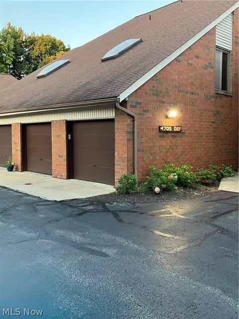 4705 Mayfield Rd #E, South Euclid, OH 44121