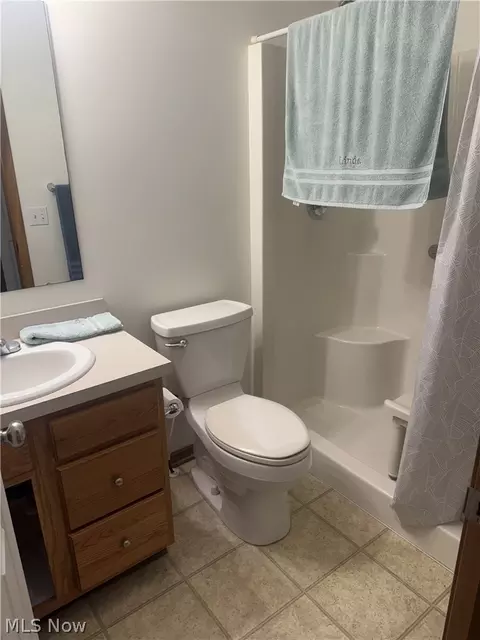 Bath - 3978 Marsh Creek Ln, Rootstown, OH 44272 photo 3 of 3