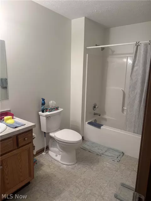 Bath - 3978 Marsh Creek Ln, Rootstown, OH 44272 photo 1 of 3