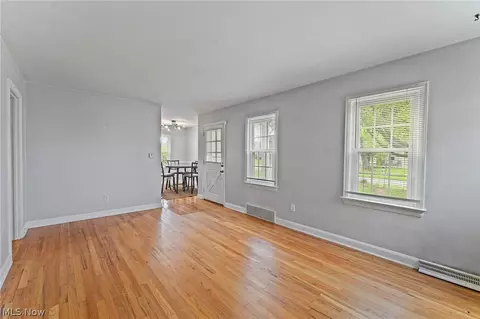 Living - 92 Leighton Ave, Boardman, OH 44512 photo 2 of 3