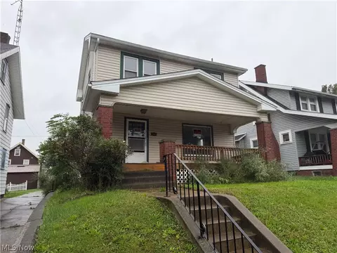 Exterior - 2406 Nicholas Pl NW, Canton, OH 44708 photo 2 of 5