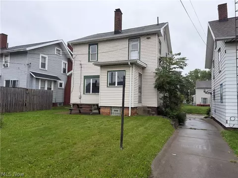 Exterior - 2406 Nicholas Pl NW, Canton, OH 44708 photo 3 of 5