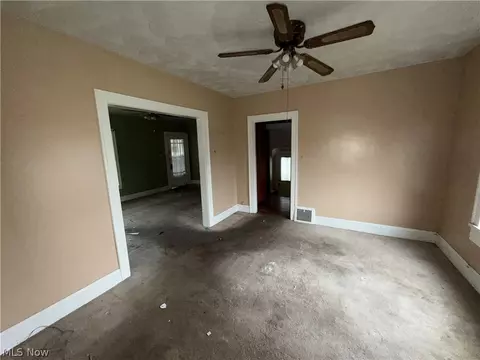 Living - 2406 Nicholas Pl NW, Canton, OH 44708 photo 2 of 5