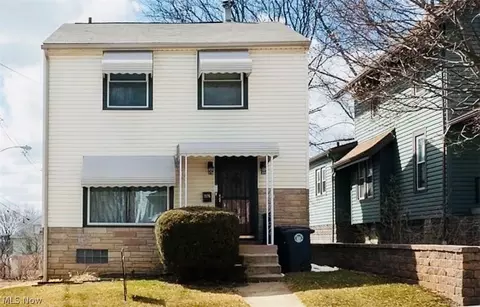2176 10th St SW, Akron, OH 44314