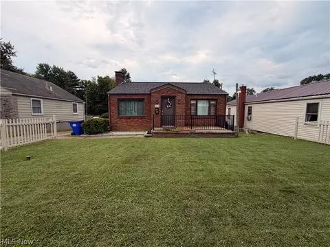 1616 Etruria St, East Liverpool, OH 43920