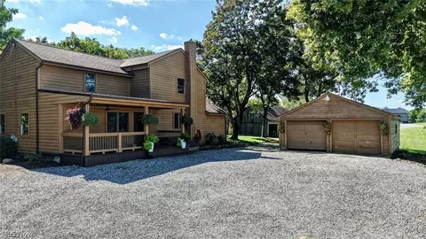 6075 Paris Ave NE, Louisville, OH 44641