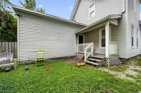 Exterior - 1708 W 6th St, Ashtabula, OH 44004 photo 3 of 5
