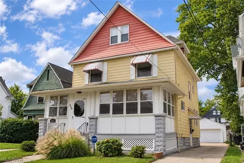 2070 W 100th St, Cleveland, OH 44102