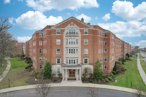 13800 Fairhill Rd #314, Shaker Heights, OH 44120