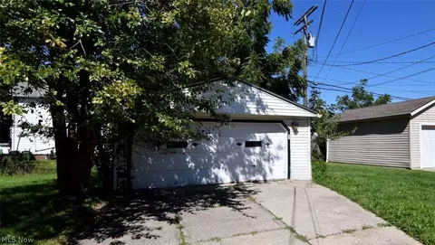 19701 Ormiston Ave, Cleveland, OH 44119 photo 2