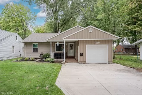 34561 Roberts Rd, Eastlake, OH 44095