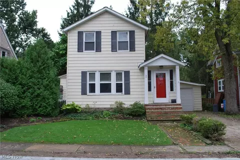 98 Elm Ct, Chagrin Falls, OH 44022