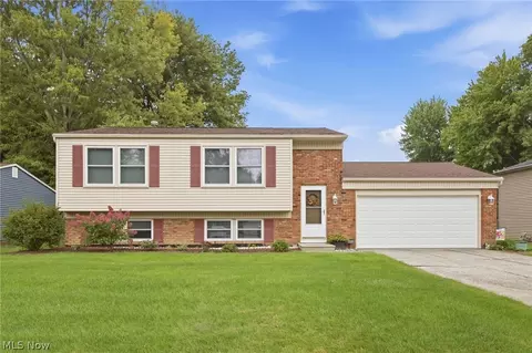 26959 Southwood Ln, Olmsted Twp, OH 44138