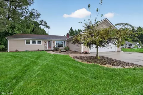 1246 Applegrove St NE, Canton, OH 44721