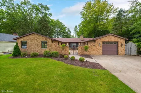28206 N Park Dr, North Olmsted, OH 44070