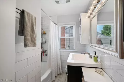 Bath - 7363 Westview Dr, Boardman, OH 44512 photo 1 of 2