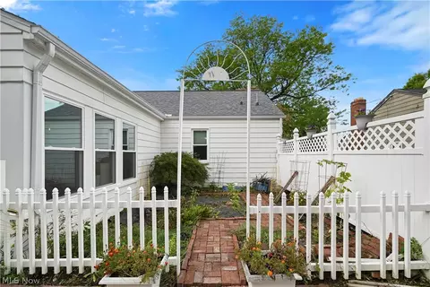 Exterior - 7363 Westview Dr, Boardman, OH 44512 photo 4 of 5