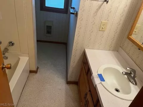 Bath - 13540 Nancy St, Paulding, OH 45879 photo 1 of 1