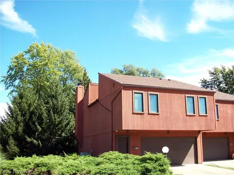 32665 Willow Brook Ln, North Ridgeville, OH 44039
