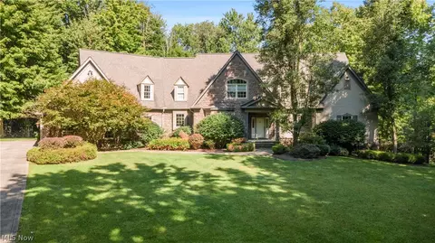 15560 Priorway Dr, Novelty, OH 44072