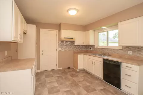 Kitchen - 1615 Whipple Ave NW, Canton, OH 44708 photo 1 of 2