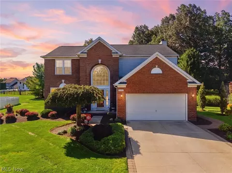 9260 Aaron Ln, Olmsted Twp, OH 44138