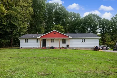 1301 Collar Price Rd, Hubbard, OH 44425