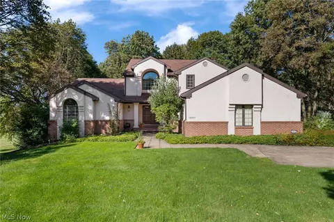 7725 Hearthstone Ave NW, North Canton, OH 44720