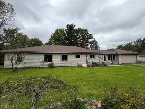 9969 Edwards Ln, Chagrin Falls, OH 44023