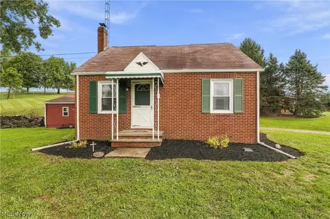 5207 Manchester Ave SW, Navarre, OH 44662