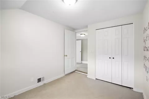 Bedroom - 33150 Miles Rd, Solon, OH 44139 photo 4 of 10