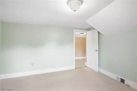 Bedroom - 33150 Miles Rd, Solon, OH 44139 photo 6 of 10