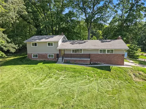 11121 Lafayette Dr NW, Canal Fulton, OH 44614