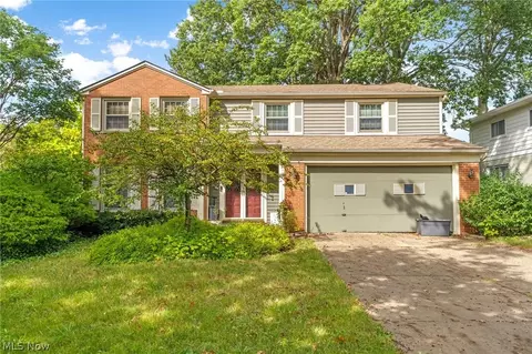 16002 Colletta Ln, Cleveland, OH 44111