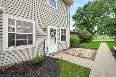 2454 Island Dr #29C, Uniontown, OH 44685