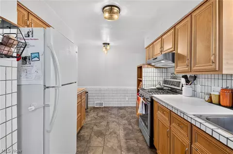 Kitchen - 7004 Southern Blvd, Boardman, OH 44512 photo 2 of 3