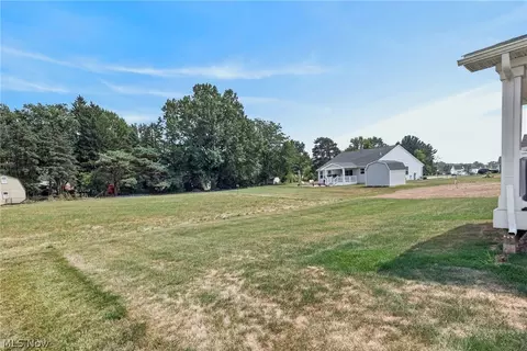 Exterior - 302 Ridgewater Dr, Elyria, OH 44035 photo 4 of 4