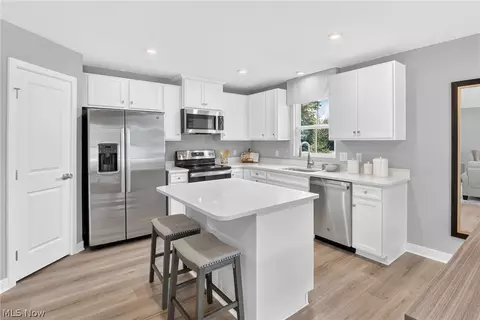 Kitchen - 302 Ridgewater Dr, Elyria, OH 44035 photo 1 of 3