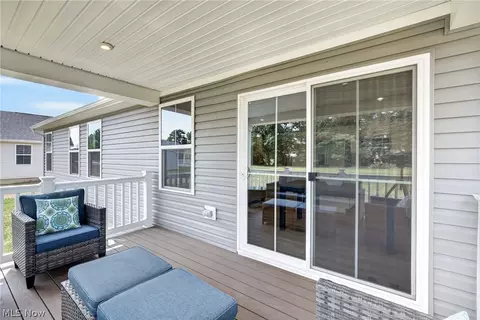 Exterior - 302 Ridgewater Dr, Elyria, OH 44035 photo 3 of 4