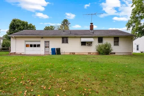 Exterior - 124 Yunker Ct, Elyria, OH 44035 photo 3 of 5