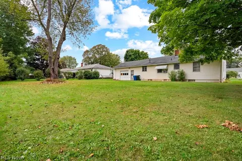 Exterior - 124 Yunker Ct, Elyria, OH 44035 photo 4 of 5
